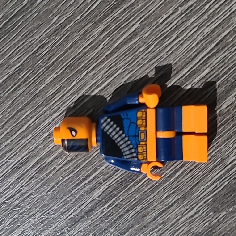 LEGO DeathStroke Minifig